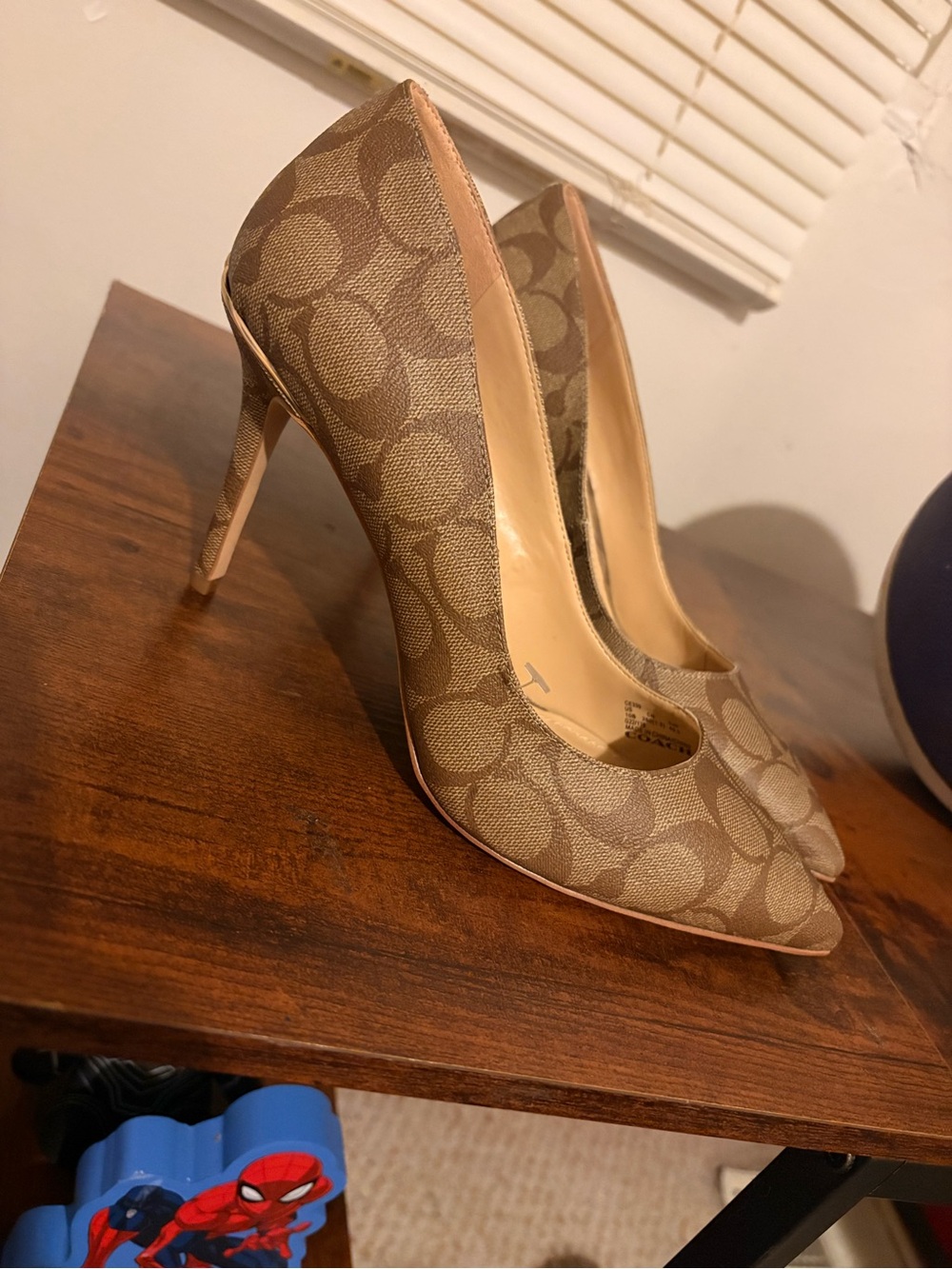 Coach Signature Monogram Pointed Toe Stiletto Pumps -Tan Never Worn,New! size 10
